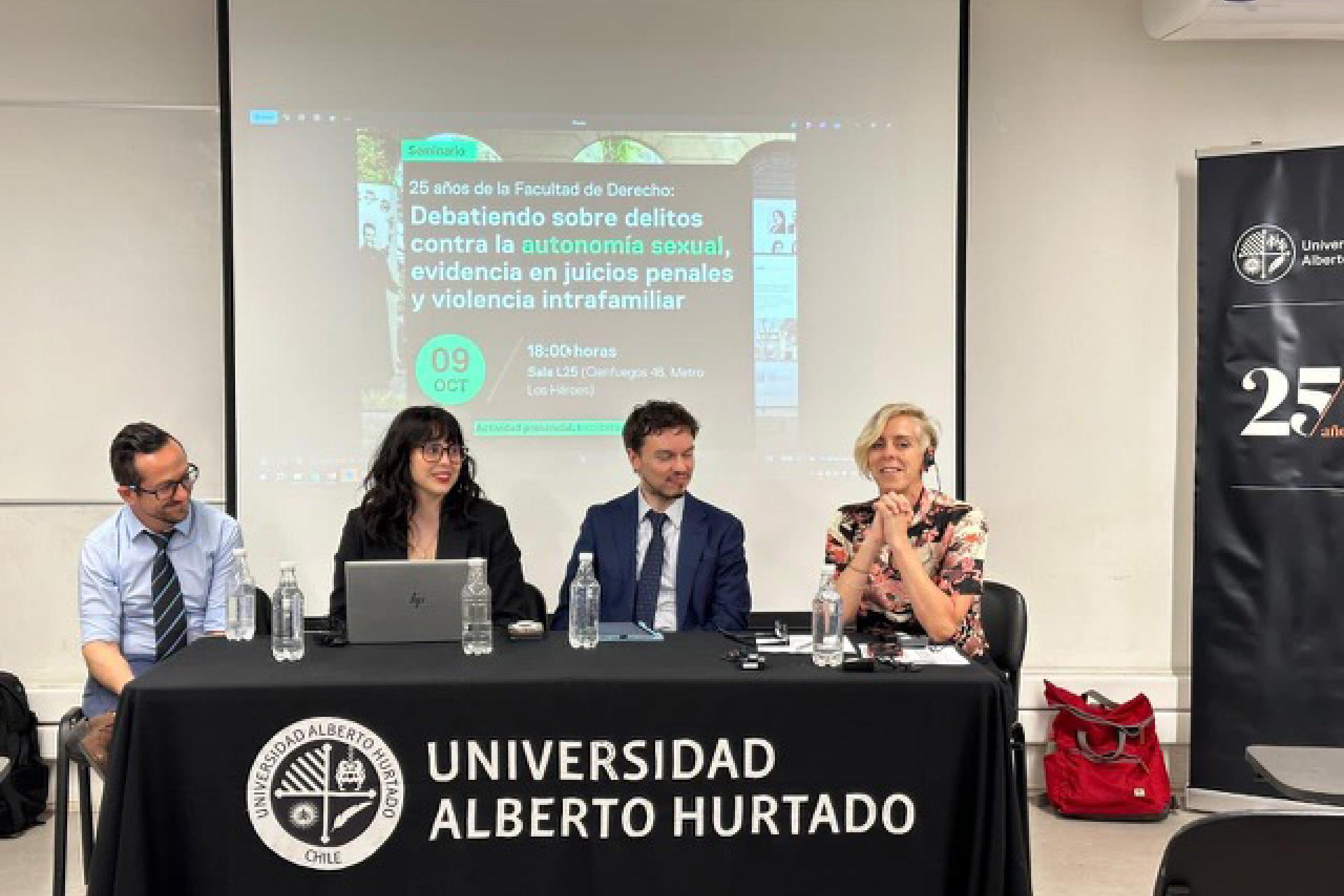 Professor Sharon Cowan speaking at Universidad Alberto Hurtardo