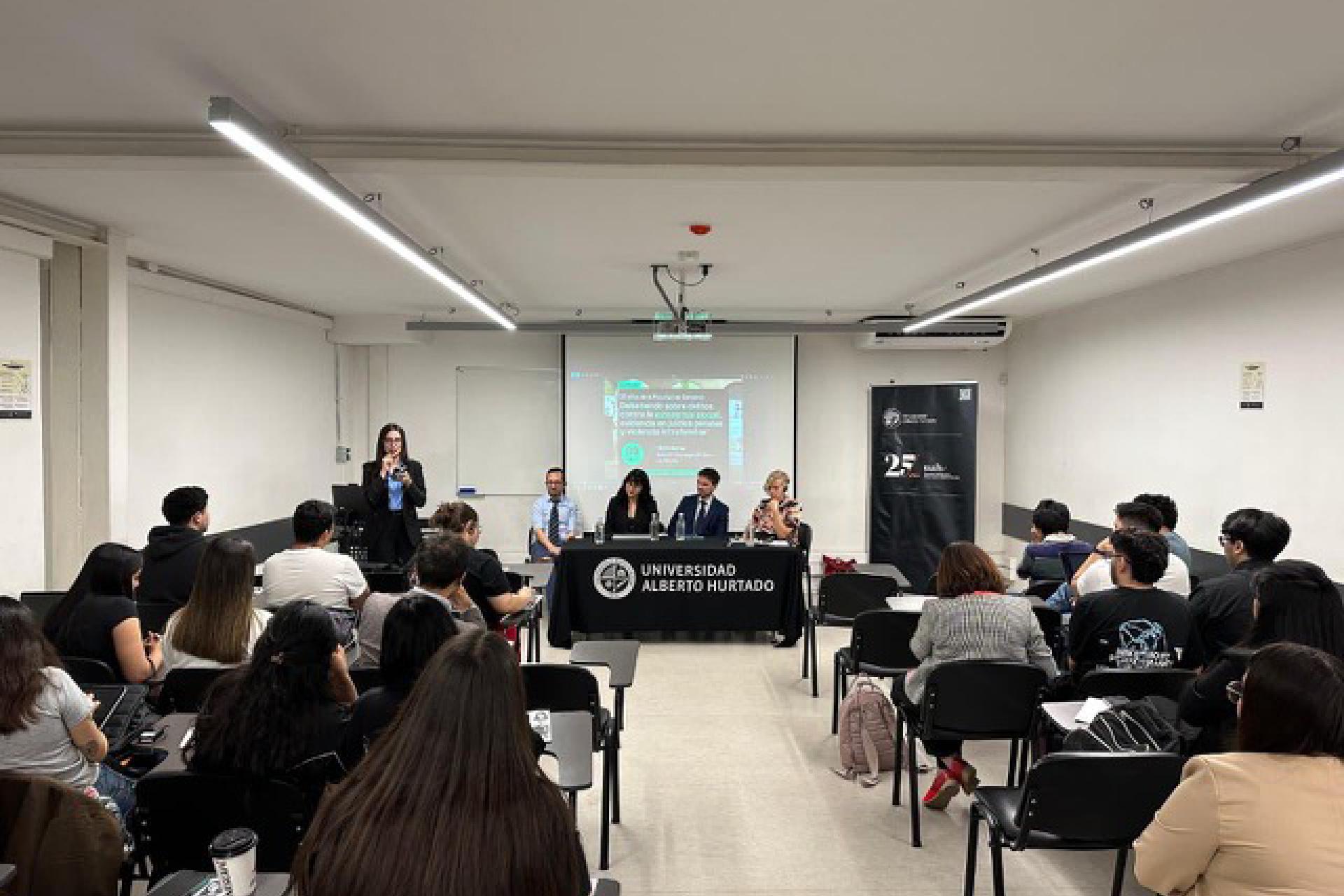 Professor Sharon Cowan speaking at Universidad Alberto Hurtado 